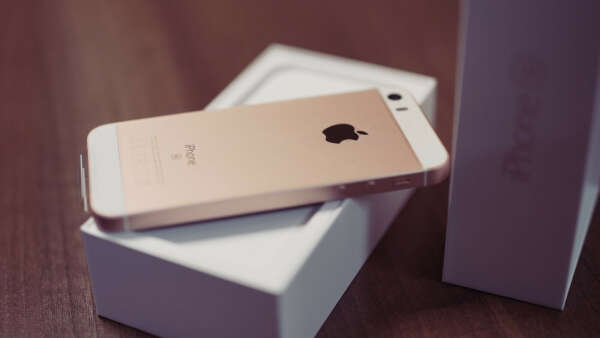 IPhone SE 32 ГБ  Gold