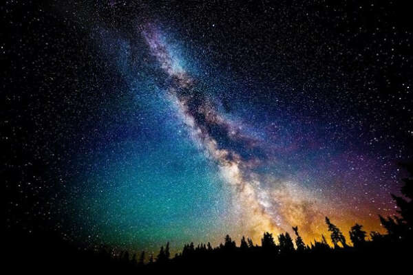 Глядя на звездное небо,отойти от общепринятых стереотипов и придумать собственные созвездия.(J.G.Ch.)