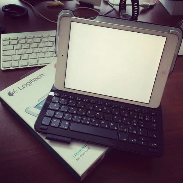 Клавиатура-футляр Logitech UltraThin Keyboard Folio for iPad Mini