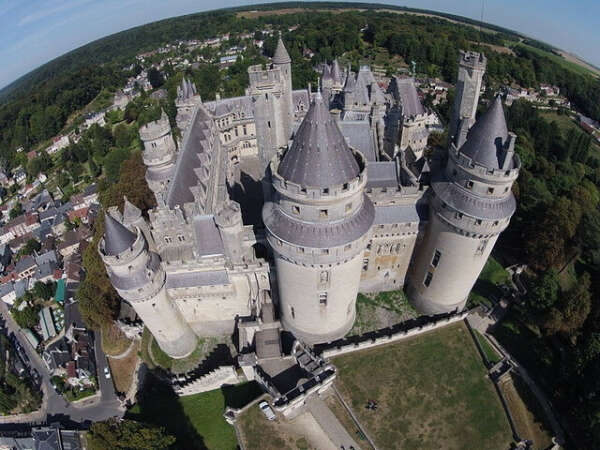Посетить замок Пьерфон (Франция) Chateau de Pierrefonds