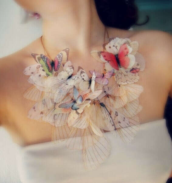Ожерелье из бабочек