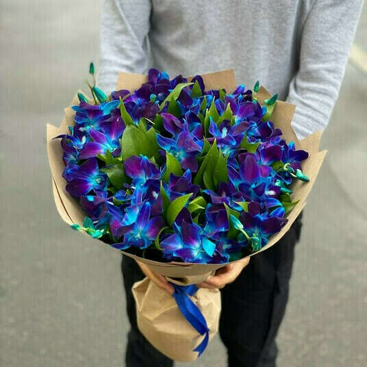 Букет сине-фиолетовых орхидей