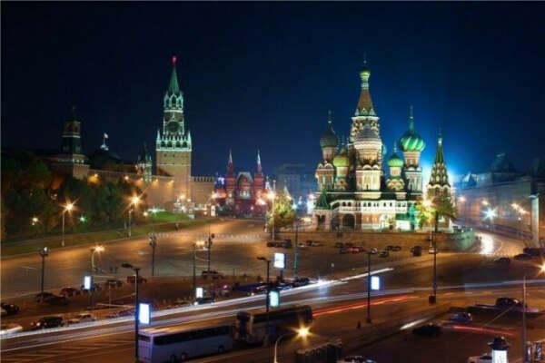 Посетить Москву