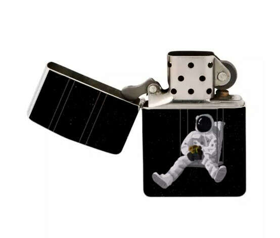 Многоразовая зажигалка с принтом космонавта
