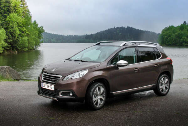 машина peugeot 2008