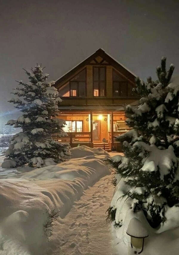 Уютный деревянный дом с мансардой