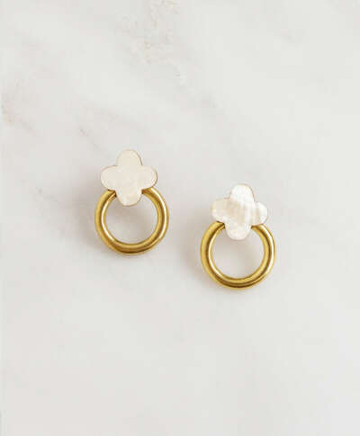 Украшения > Серьги Elsa Studs in Mother of Pearl / Wolf&Moon купить в интернет-магазине