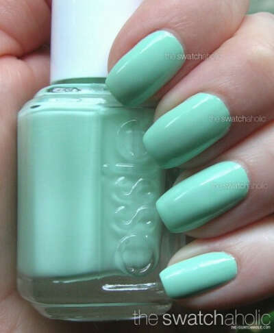 Лак мятного оттенка (Essie mint candy apple)