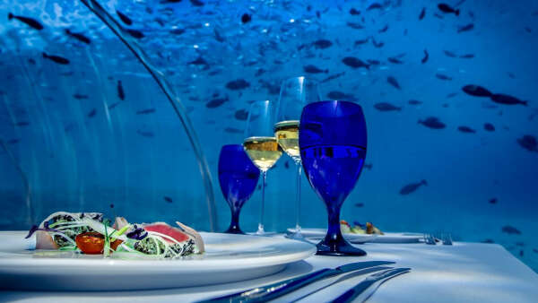 Поужинать в подводном ресторане
