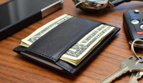 Minimalist™ by CAPSULE™: The Definitive Essentials Wallet