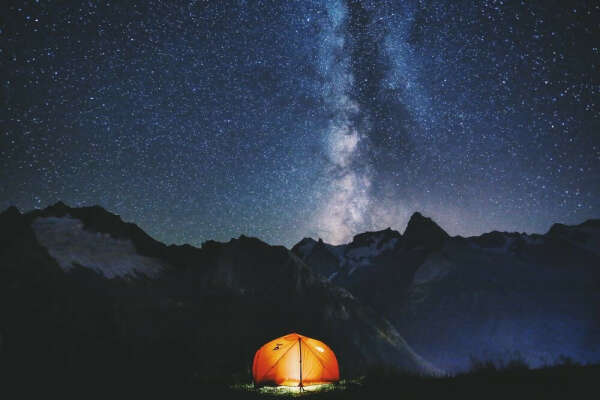 Уснуть под звёздами у озера в горах
