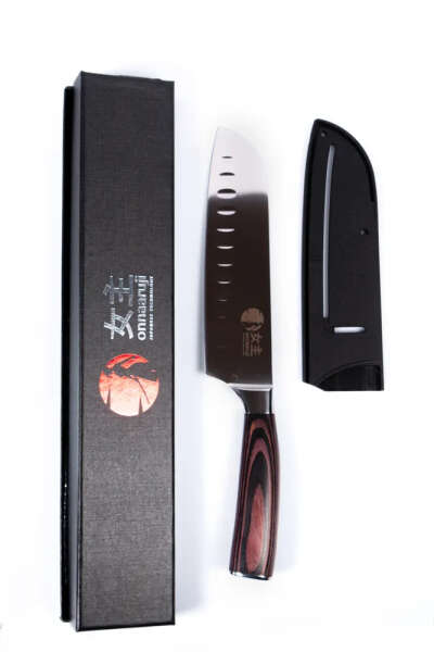 Кухонный нож Сантоку (2000 рублей) или какой-нибудь другой поварской
