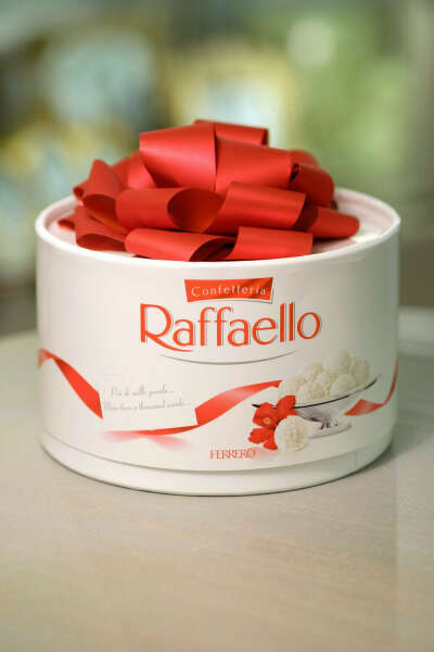Raffaello в красивой упаковке