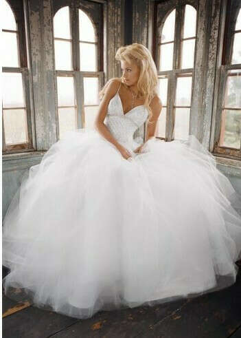 Выйти замуж и одеть роскошное свадебное платье!!!