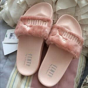 Pink fur Puma fenty slides