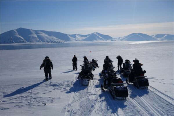 Snowmobile tour