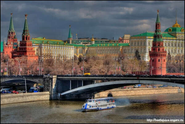 Поплавать на теплоходе вечерком