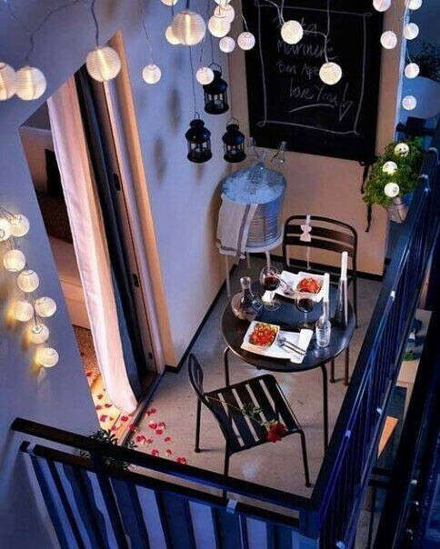 вечера на красивом атмосферном балконе