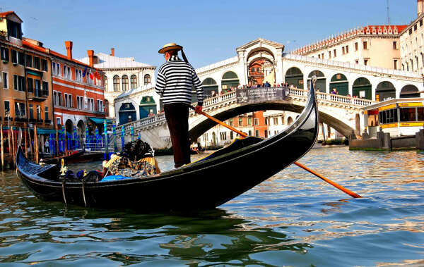 Поехать в Венецию