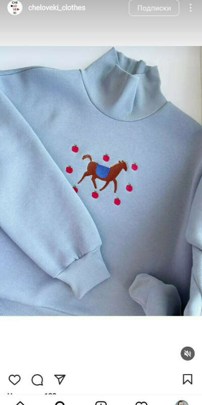 Голубой свитшот с конём в яблоках от @Cheloveki_clothes