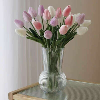 широкая минималистичная ваза для цветов