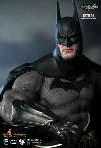 Премиум-фигурка Бэтмен "Batman Arkham City" (Hot Toys Batman Arkham City Video Game Masterpiece 1/6 Batman Figure)