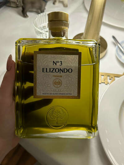Оливковое масло в бутылке как парфюм