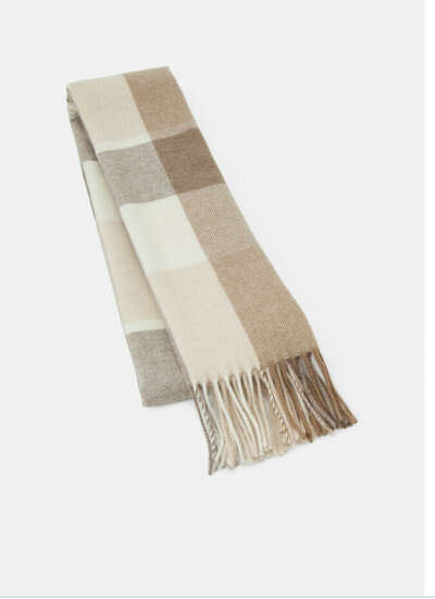 A cashmere o virgin wool scarf in Burberry  style