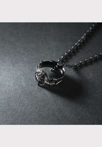 FINAL FANTASY® XV SILVER PENDANT RING OF THE LUCII | Square Enix Online Store