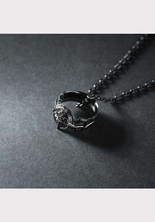 FINAL FANTASY® XV SILVER PENDANT RING OF THE LUCII | Square Enix Online Store