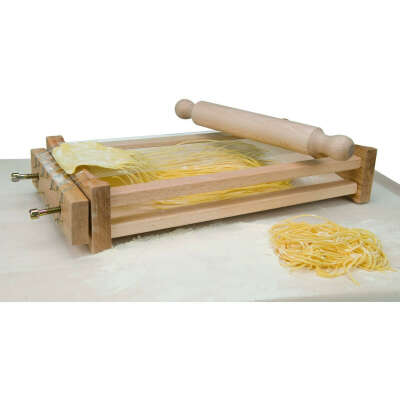 A pasta making device