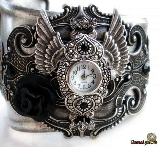 наручные часы с необычным браслетом