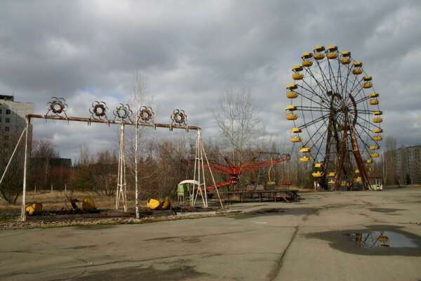 Поїхати в Чорнобиль