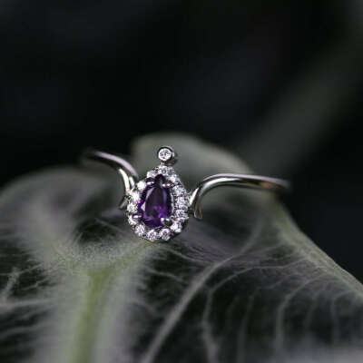 MONTAGUE. Amethyst Teardrop Silver Ring